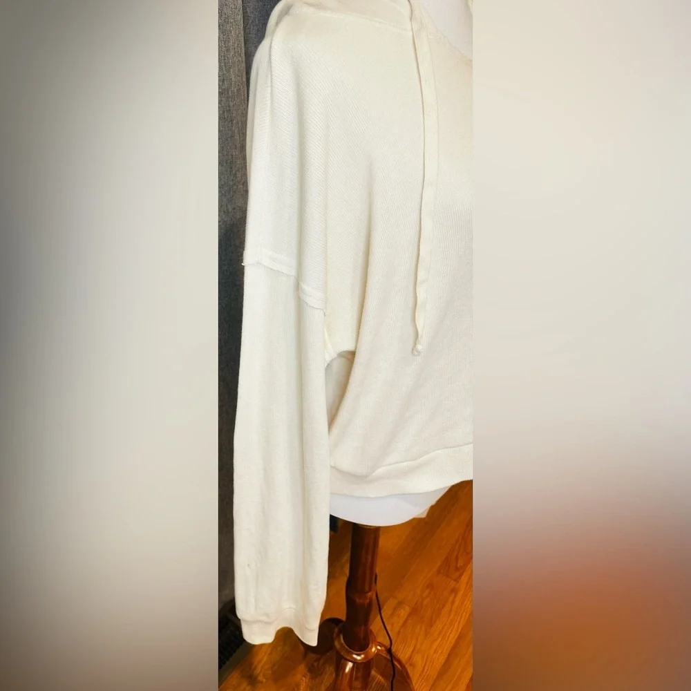 FB Beach Cream Waffle Knit Hoodie Women’s Size Large – Lightweight Pullover Top